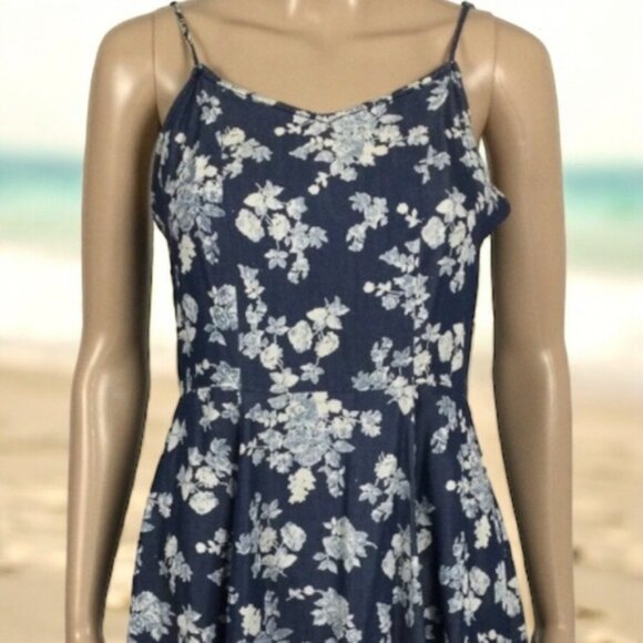 👛 2/$20 DESIGN LAB Adjustable Strap Blue Floral Motif Sundress, Elasticized Back - Picture 1 of 5